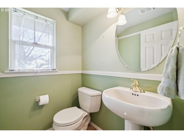 6715 Ne ROSEBAY Dr, Hillsboro, OR 97124