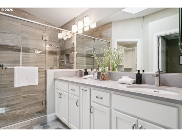 6715 Ne ROSEBAY Dr, Hillsboro, OR 97124