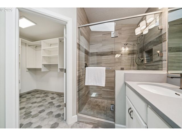 6715 Ne ROSEBAY Dr, Hillsboro, OR 97124