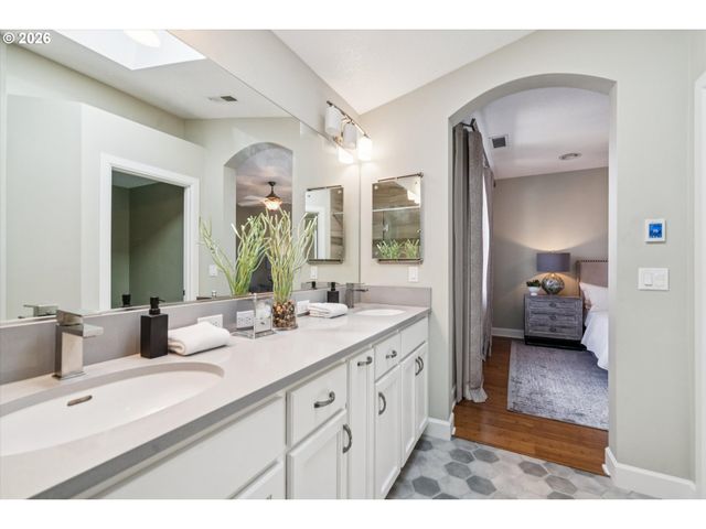 6715 Ne ROSEBAY Dr, Hillsboro, OR 97124