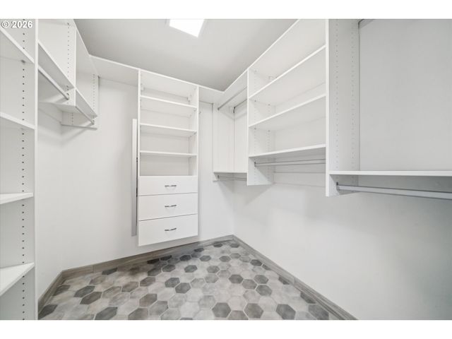 6715 Ne ROSEBAY Dr, Hillsboro, OR 97124