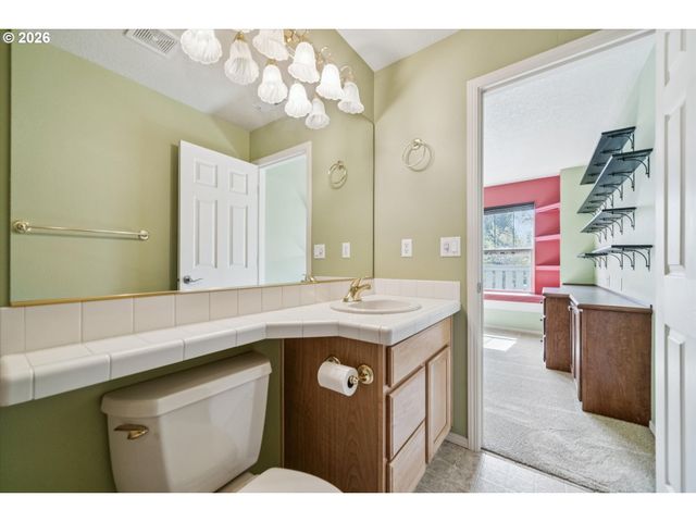 6715 Ne ROSEBAY Dr, Hillsboro, OR 97124