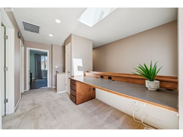 6715 Ne ROSEBAY Dr, Hillsboro, OR 97124