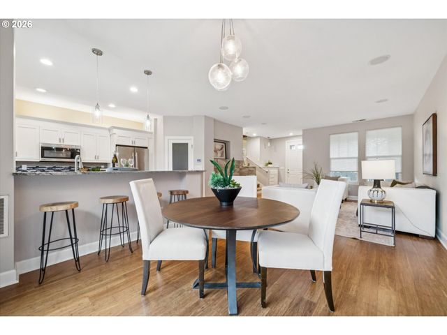 6715 Ne ROSEBAY Dr, Hillsboro, OR 97124