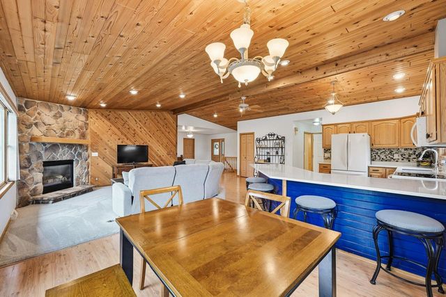 7844 Lakeview ROAD, Waterford, WI 53185