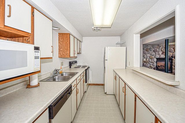 7844 Lakeview ROAD, Waterford, WI 53185