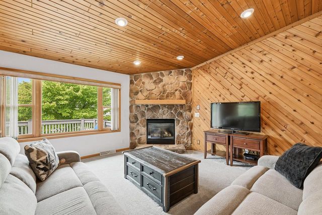 7844 Lakeview ROAD, Waterford, WI 53185
