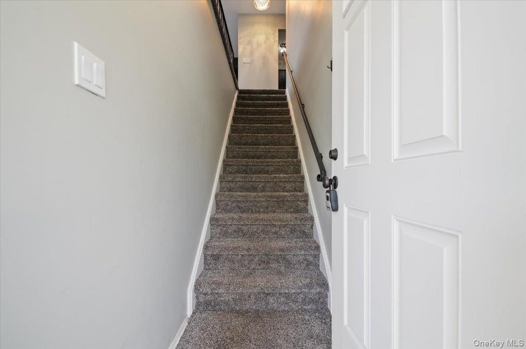 80 Fairview Circle, Middle Island, NY 11953 — photo 2