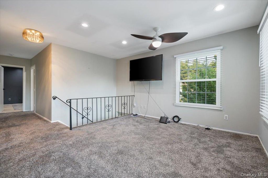 80 Fairview Circle, Middle Island, NY 11953 — photo 4