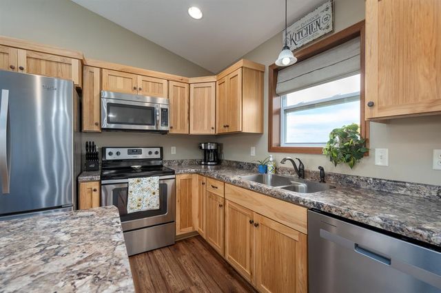 388 Dakota Avenue, Roberts, WI 54023