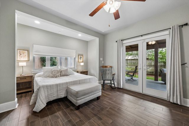 1018 Shepherd Oaks Drive, Houston, TX 77018