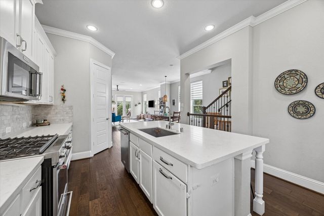 1018 Shepherd Oaks Drive, Houston, TX 77018