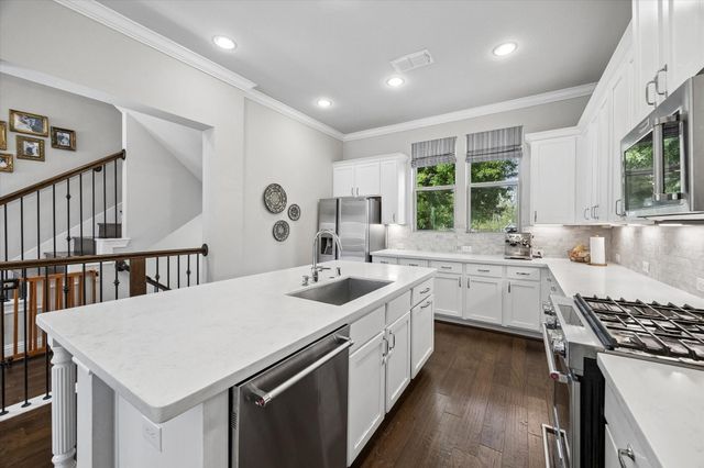 1018 Shepherd Oaks Drive, Houston, TX 77018