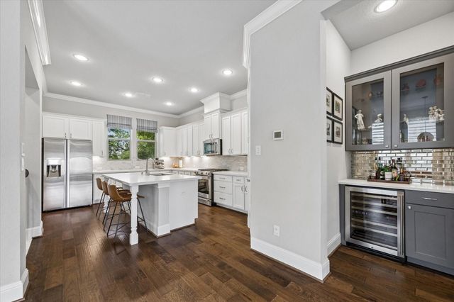 1018 Shepherd Oaks Drive, Houston, TX 77018