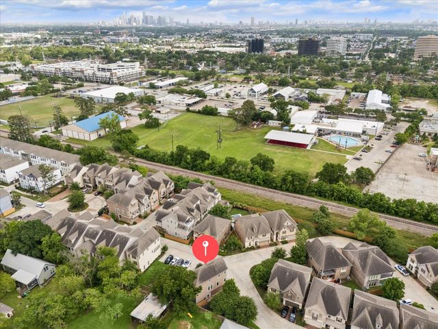 1018 Shepherd Oaks Drive, Houston, TX 77018