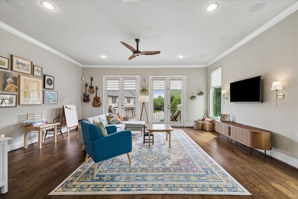 1018 Shepherd Oaks Drive, Houston, TX 77018