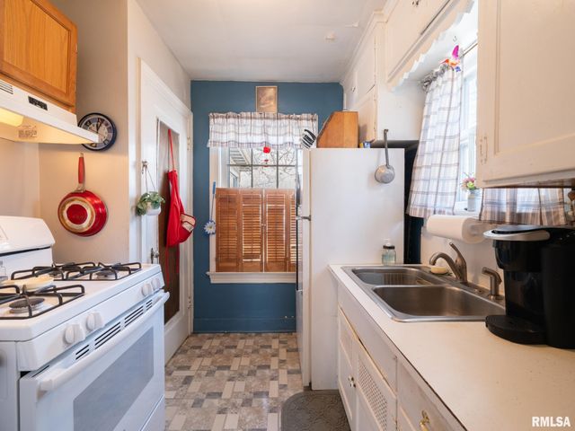 2511 W DOWNS Circle, West Peoria, IL 61604