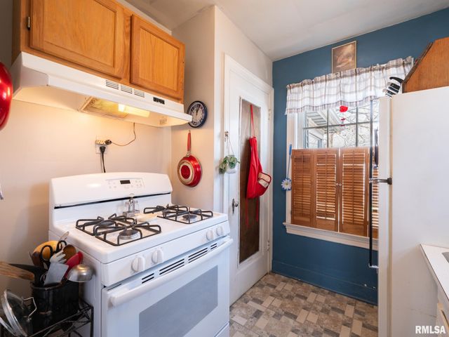 2511 W DOWNS Circle, West Peoria, IL 61604