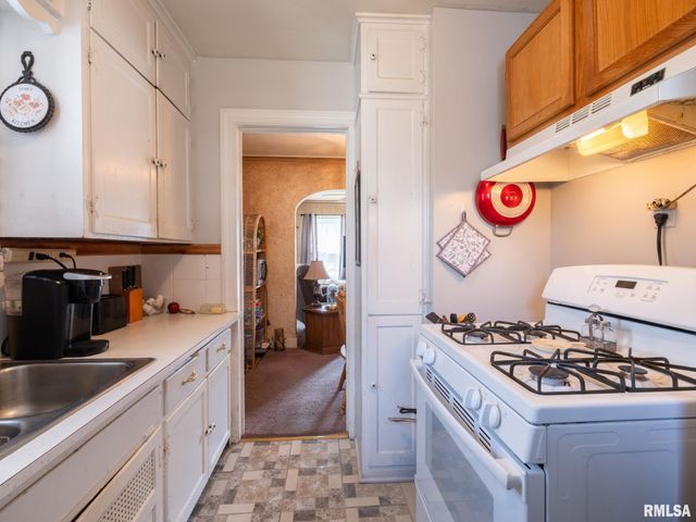 2511 W DOWNS Circle, West Peoria, IL 61604