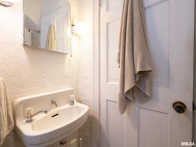 2511 W DOWNS Circle, West Peoria, IL 61604