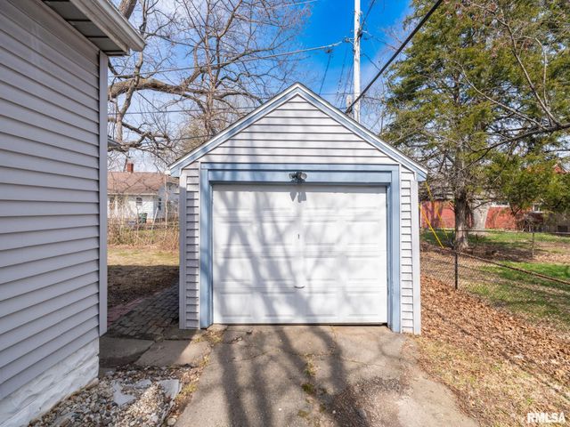 2511 W DOWNS Circle, West Peoria, IL 61604