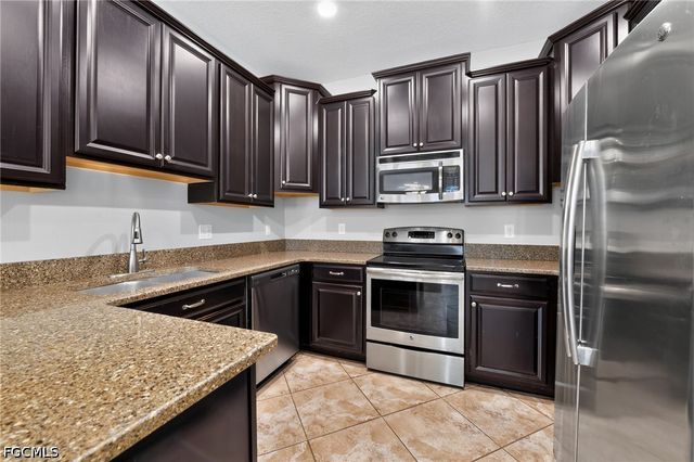 1717 Trailwater ST, Ruskin, FL 33570