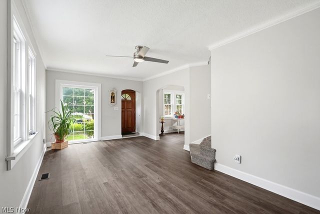 4112 W 158th Street, Cleveland, OH 44135