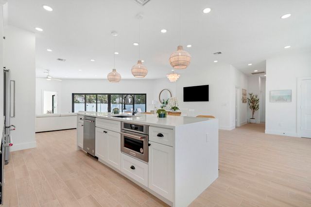 1248 N Harbor Drive, Singer Island, FL 33404