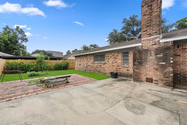 347 Southbrook Circle, Houston, TX 77060