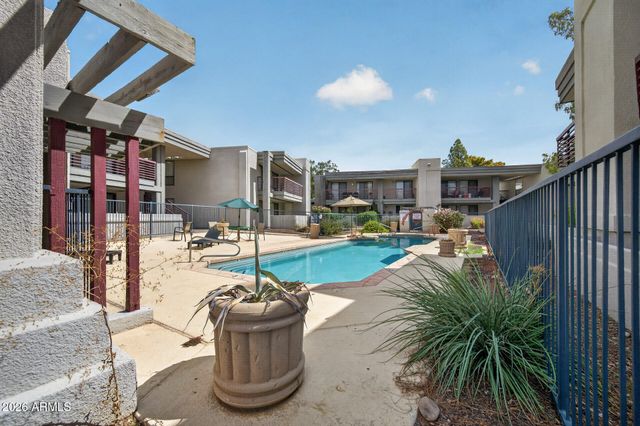 3420 W DANBURY Drive C109, Phoenix, AZ 85053