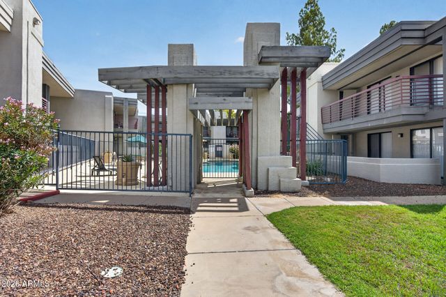 3420 W DANBURY Drive C109, Phoenix, AZ 85053