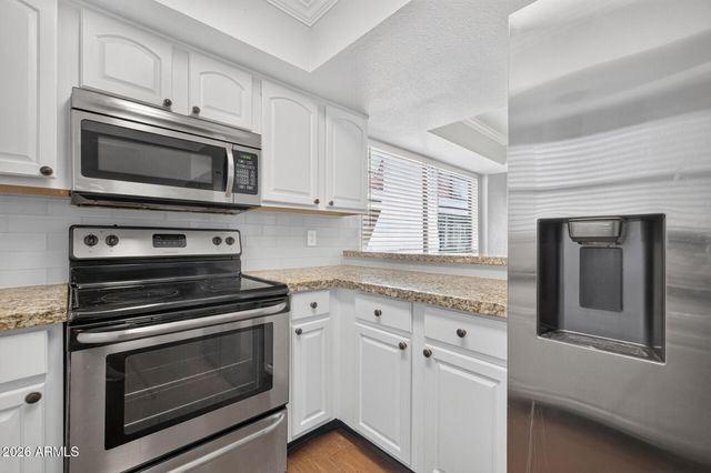 3420 W DANBURY Drive C109, Phoenix, AZ 85053