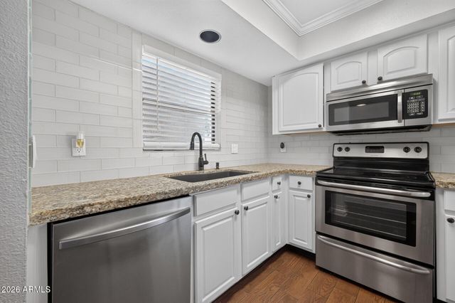3420 W DANBURY Drive C109, Phoenix, AZ 85053