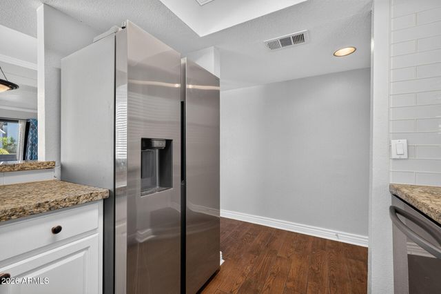 3420 W DANBURY Drive C109, Phoenix, AZ 85053