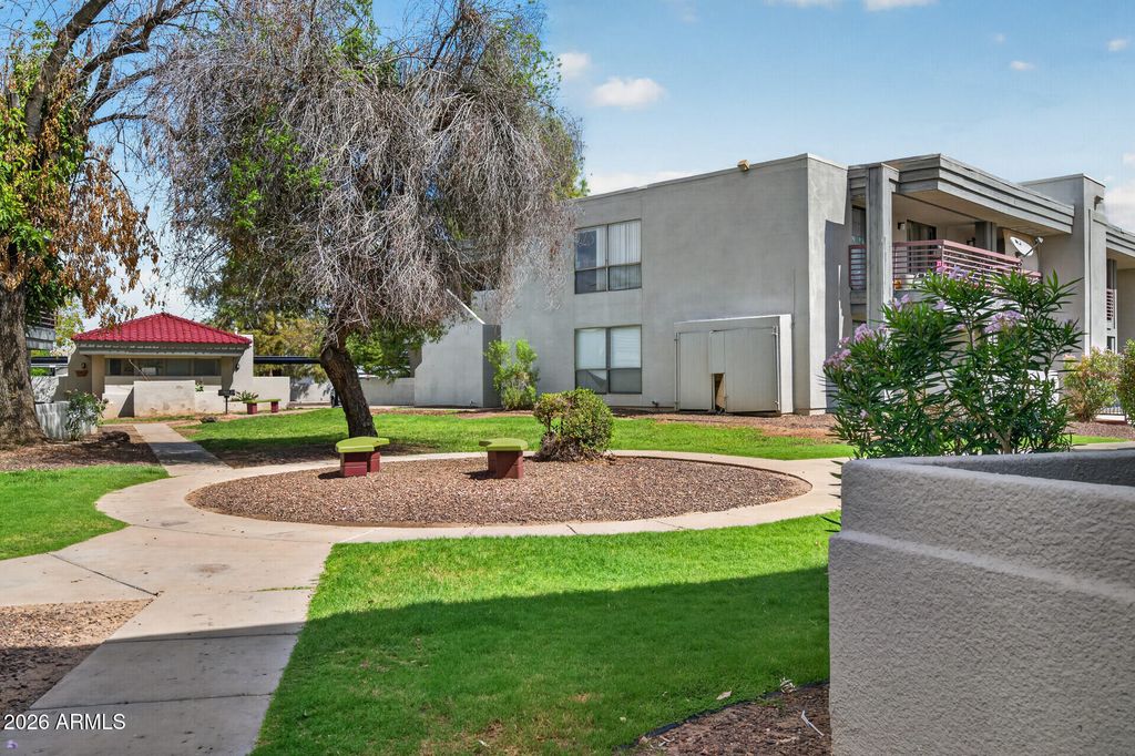3420 W DANBURY Drive C109, Phoenix, AZ 85053