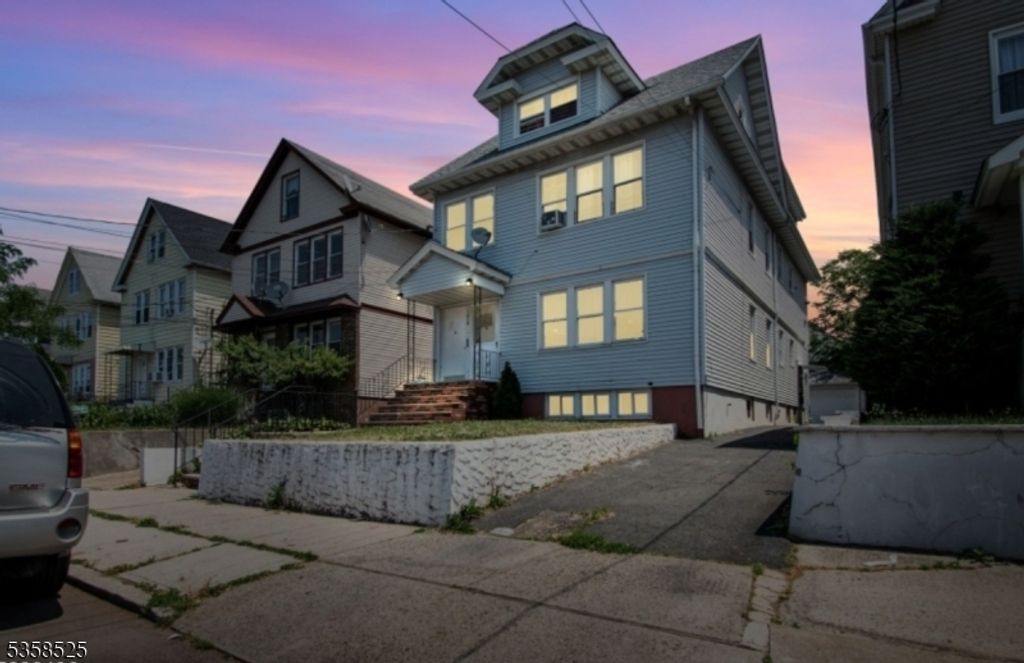 1013 Kilsyth Rd, Elizabeth City, NJ 07208