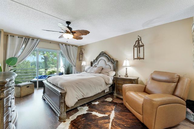 3755 Via Poinciana 405, Greenacres, FL 33467