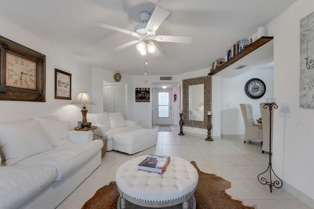 3755 Via Poinciana 405, Greenacres, FL 33467