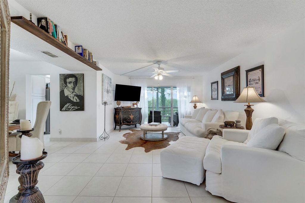 3755 Via Poinciana 405, Greenacres, FL 33467