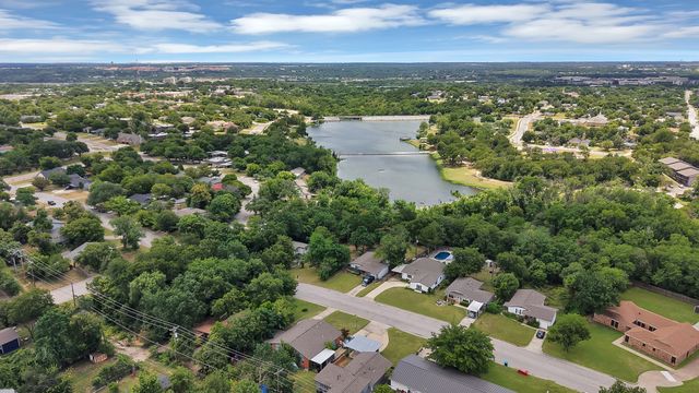 5307 Lovell Avenue, Fort Worth, TX 76107