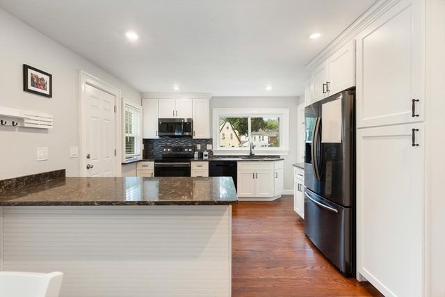 16 Elm St, Medford, MA 02155