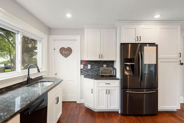 16 Elm St, Medford, MA 02155