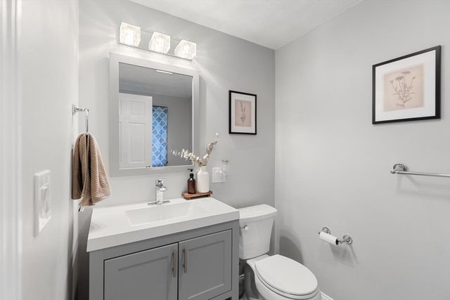 16 Elm St, Medford, MA 02155