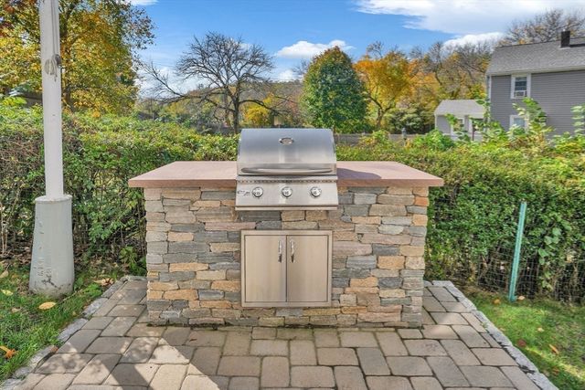 16 Elm St, Medford, MA 02155