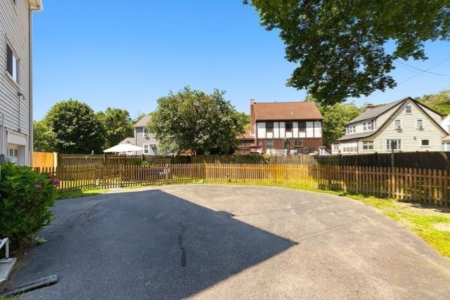 16 Elm St, Medford, MA 02155