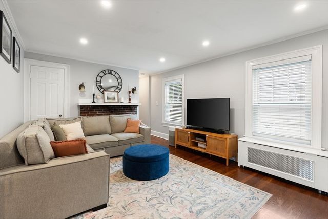 16 Elm St, Medford, MA 02155