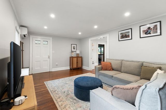 16 Elm St, Medford, MA 02155