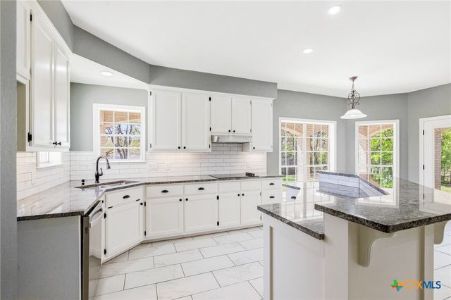 303 Roseland Avenue, Victoria, TX 77901