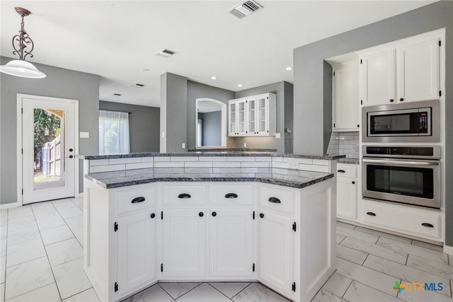 303 Roseland Avenue, Victoria, TX 77901