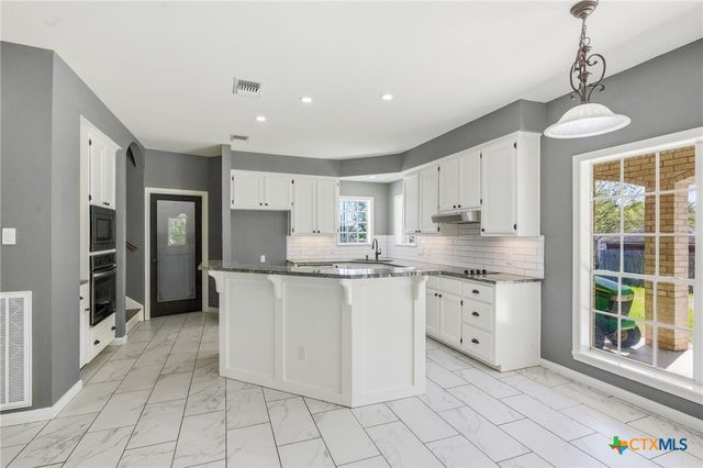 303 Roseland Avenue, Victoria, TX 77901